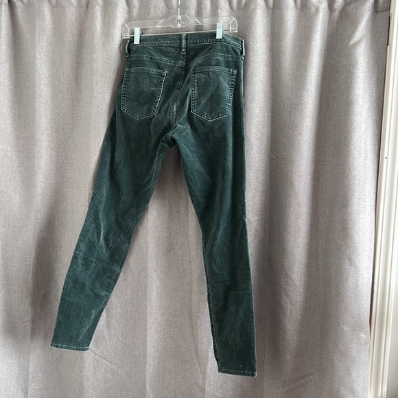 Gap modern stretch true skinny size 31r corduroy pants. Green. - Picture 2 of 3